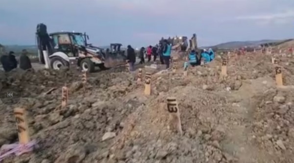 Depremde Unutulmaz Fedakarlık! Kemoterapi Alırken...