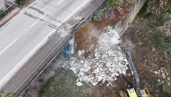 James Bond Filminin Çekildiği Köprü Yıkılıyor!