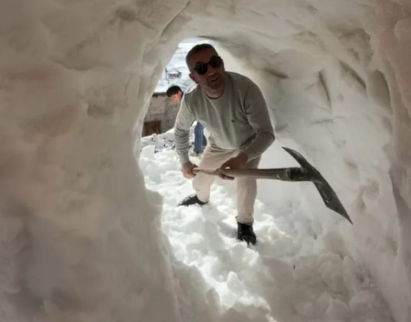 Van'da Kar Esareti! Tünel Kazdılar...