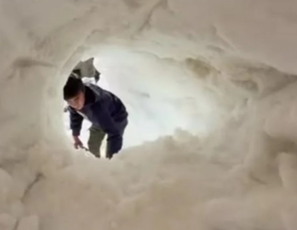 Van'da Kar Esareti! Tünel Kazdılar...