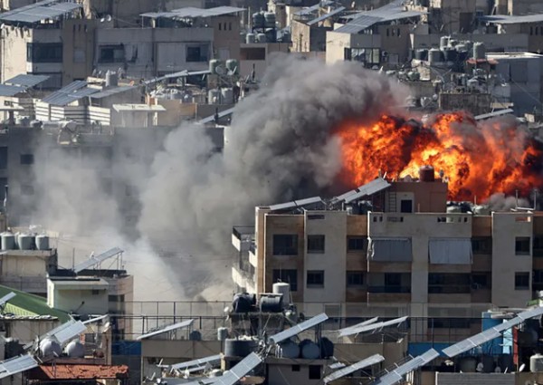 İran'da Halk Meydanda Tel-Aviv Sığınakta!