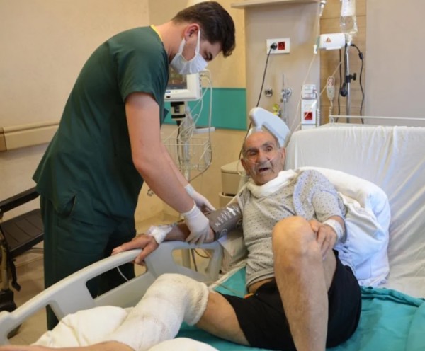 Ağrı'da lavabo giderini açmak isterken yandı