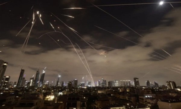 İran'dan Tel-Aviv'e Devasa Füze!