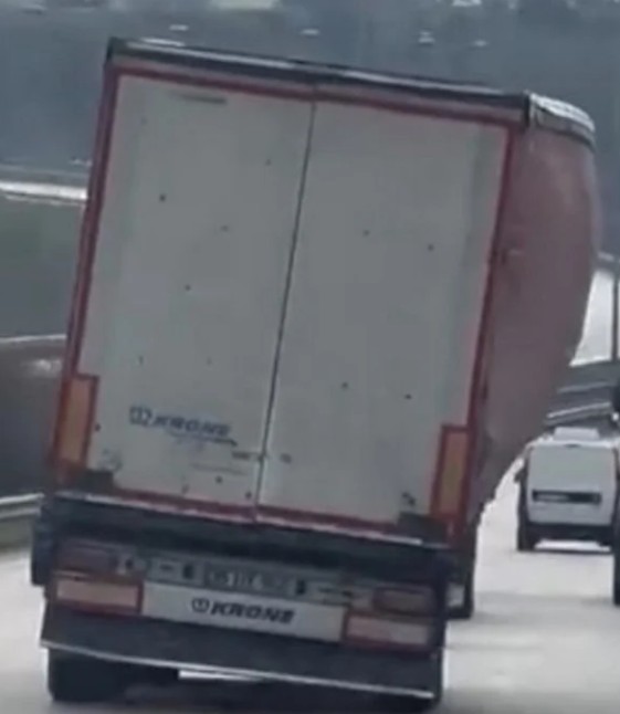 Trafikte korku dolu anlar!