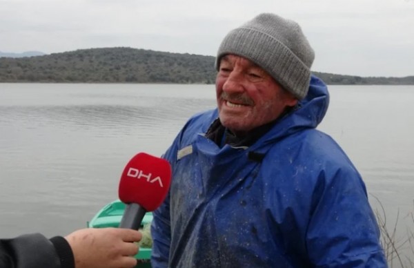 Bursalı Balıkçı Leylek İle Hasret Gideriyor!