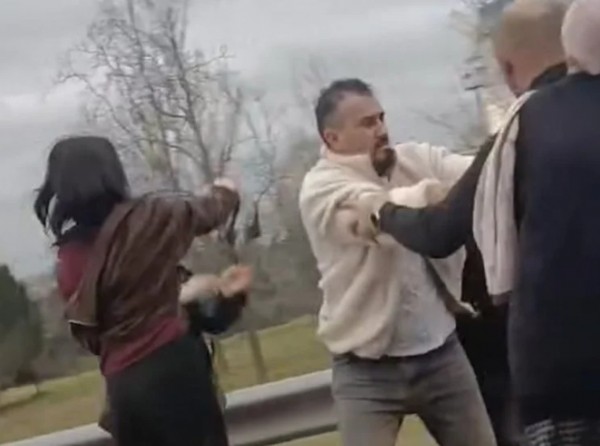 İstanbul'da trafikte yol verme kavgası kamerada