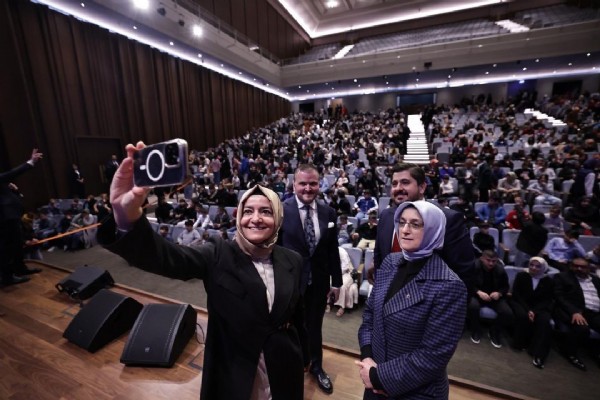 Fatma Betül Sayan Kaya: 'Çocuklar Bugün Çalışıp Yarın Unutacağımız Bir Mesele Değildir'