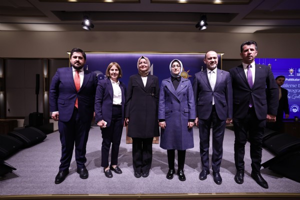 AK PARTİ’DEN ÇOCUKLARA ANLAMLI İFTAR! “ÇOCUK GÜLERSE DÜNYA GÜLER” İFTARINDA 500 ÇOCUK AĞIRLANDI
