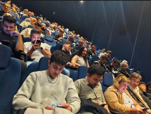 Çatlı Filmi Salonları Doldurdu! Gençler Dikkat Çekti...