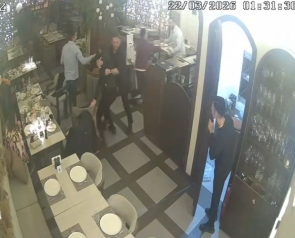 Mersin’de Restoranda Kavga Mezitli Belediye Başkanı Ahmet Serkan Tuncer saldırdı sonrasında dayak yedi