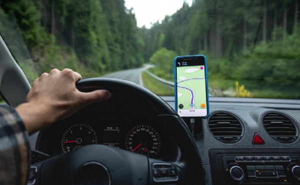 Araç İçi Telefon Tutucu Yasak Mı? Açıklama Geldi!