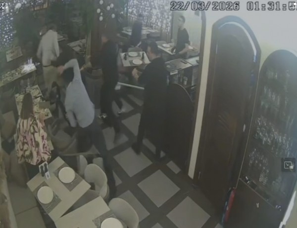 Mersin’de Restoranda Kavga Mezitli Belediye Başkanı Ahmet Serkan Tuncer saldırdı sonrasında dayak yedi