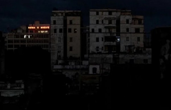 Küba'da 10 milyon kişi yine karanlıkta