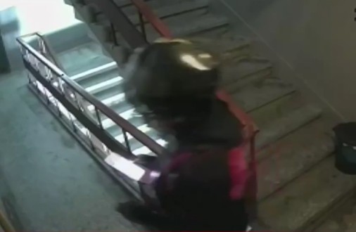 Kayseri'de sipariş getirdiği apartmana tuvaletini yaptı