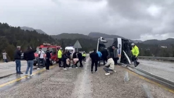 Konya’da Yolcu Otobüsü Devrildi! Çok Sayıda Yaralı Var