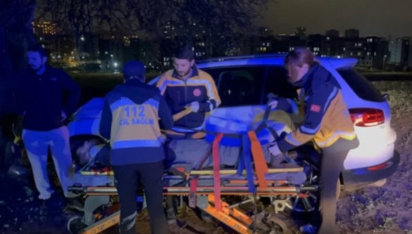 Tekirdağ'da tarlaya giren otomobil ağaca çarptı: Sürücü gözyaşlarını tutamadı