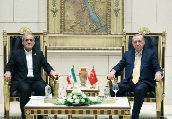 Pezeşkiyan'dan Türkçe Mesaj! 'Erdoğan’ın Tutumu Takdire Şayan'