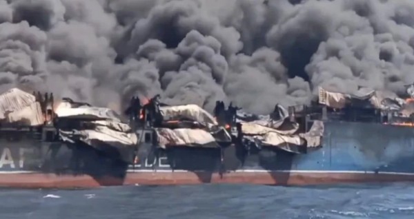 Hürmüz Boğazı'ndan 2 günde 7 gemi geçti: İzinsiz geçen gemiler alevler içinde