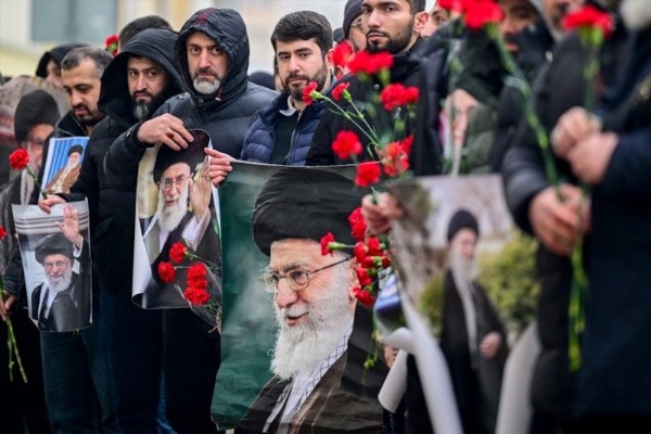 İran'da Tek Aday Konuşuluyor! Oğul Hamaney Başa Geçiyor