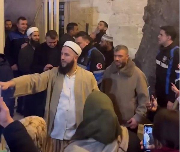 Celal Karatüre İçin Kuyruk Oluştu!