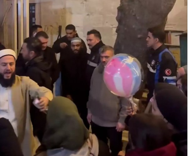 Celal Karatüre İçin Kuyruk Oluştu!