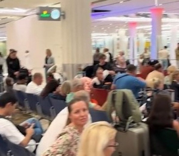 ABD-İsrail-İran Gerilimi BAE'yi De Vurdu! Dubai'den Kaçış Sürüyor