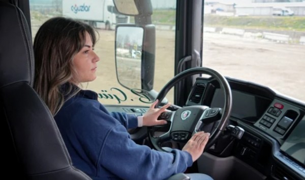 Ankara'da Kadın Tır Şoförü Oldu!