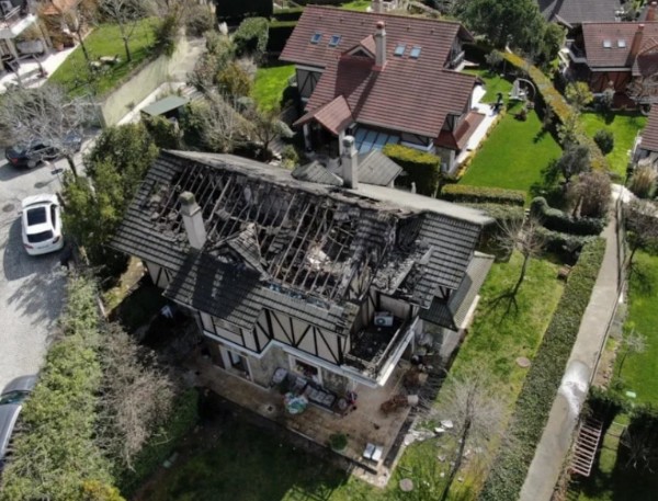 Ünlü Oyuncunun Evinde Yangın Çıktı!