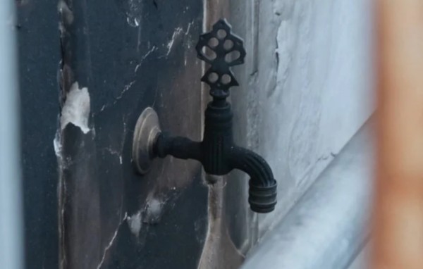 Tarihi Eseri Ateşe Verdi!