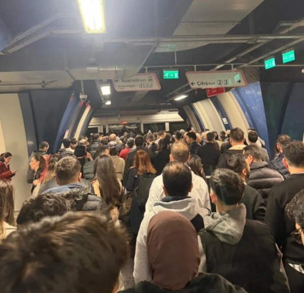 İstanbul'da Toplu Taşıma Derdi Bitmiyor!