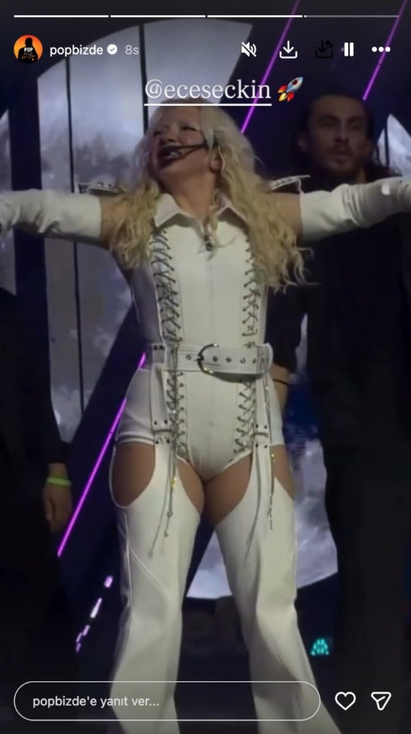 Sahne Tarzı Gündem Oldu