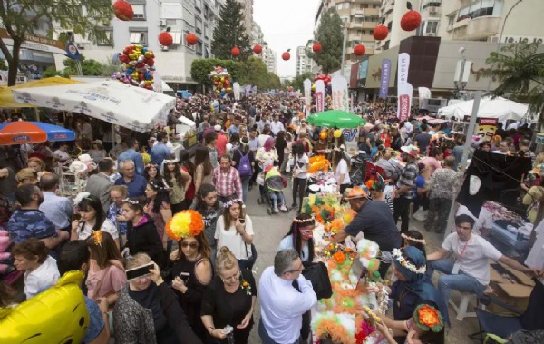 ADANA KARNAVAL COŞKUSUNU DOYASIYA YAŞADI