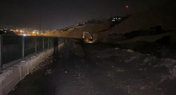 Hakkari'de Heyelan! Yol Trafiğe Kapandı