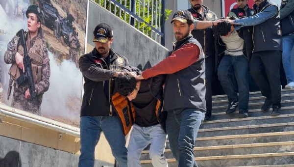 Lüks Oto Galeride Milyonluk Araçları Kundaklamışlardı! İş Adamının Bu Kez Kayınvalidesinin Evini Kurşunladılar