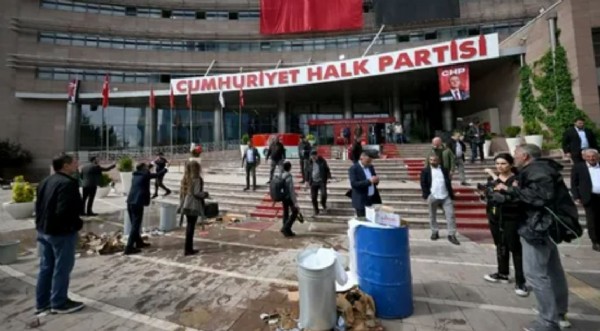 CHP Genel Merkezi Pislikten Arındı