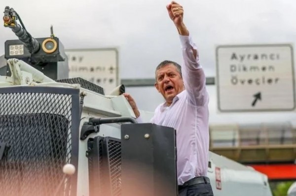 CHP'de Mahkeme Kararı Sonrası Hareketli Günler: Genel Merkezden İzmir Mitingine Uzanan Gerilim