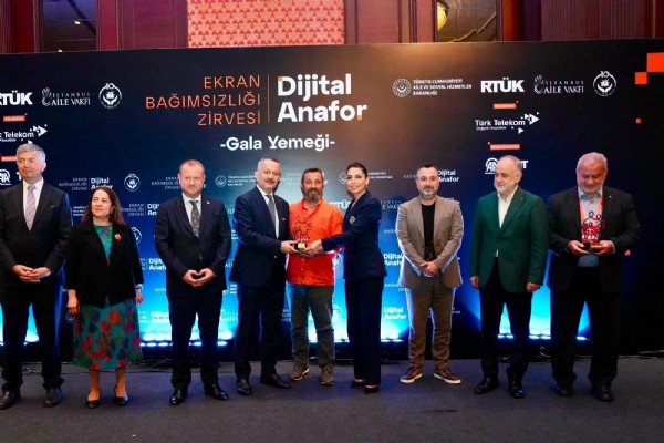 Aile ve Medya Dünyası Bu Törende Buluştu! Dijital Anafor Ödülleri Sahiplerini Buldu
