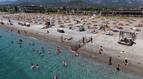 ÇEŞME'DEN BODRUM'A, MARMARİS'TEN BELEK'E HALK PLAJLARINA YOĞUN İLGİ