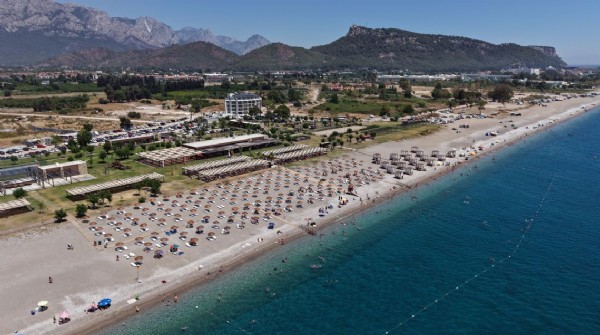 ÇEŞME'DEN BODRUM'A, MARMARİS'TEN BELEK'E HALK PLAJLARINA YOĞUN İLGİ