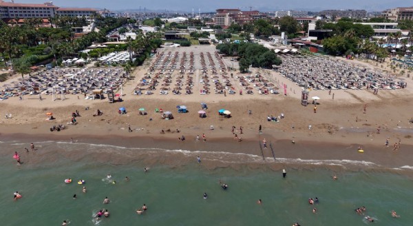 ÇEŞME'DEN BODRUM'A, MARMARİS'TEN BELEK'E HALK PLAJLARINA YOĞUN İLGİ