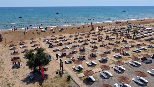 ÇEŞME'DEN BODRUM'A, MARMARİS'TEN BELEK'E HALK PLAJLARINA YOĞUN İLGİ