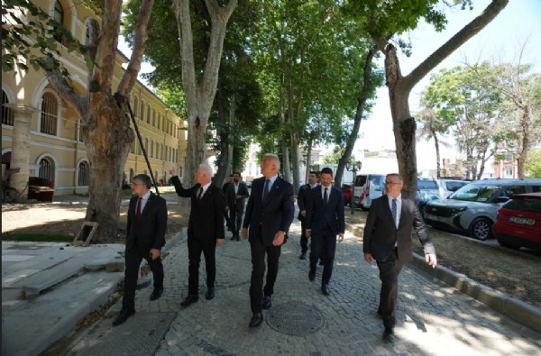 BAKAN ERSOY'UN GÜNDEMİ İSTANBUL'UN KÜLTÜR VE TURİZM ROTASI ! ERSOY: İSTANBUL'DA KURUMLAR ARASI GÜÇLÜ İŞ BİRLİĞİNE ÖNEM VERİYORUZ