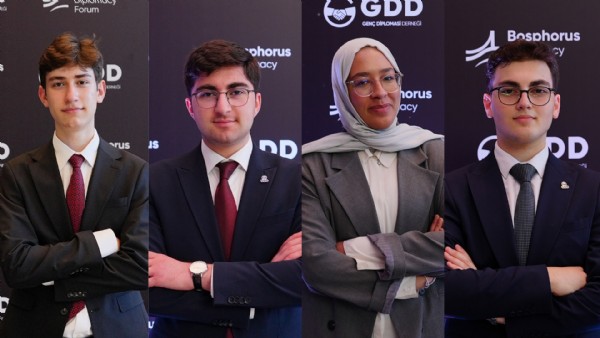 Yaşları Küçük Hedefleri Büyük! Gençler Diplomasiye Yön Verdi