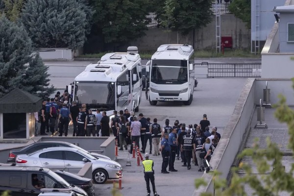 'Yiyebildiğiniz Kadar Yiyin' Belediye Ekibine Rüşvet Talimatı