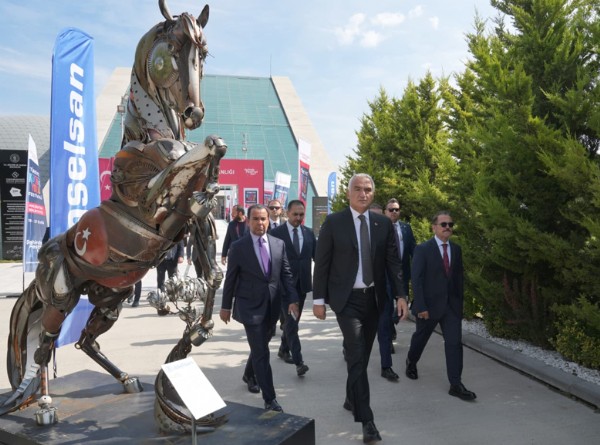 BAKAN ERSOY BAŞKENTTE STARTI VERDİ! ANKARA KÜLTÜR YOLU FESTİVALİ BAŞLADI