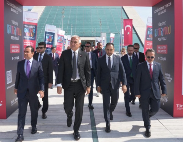 BAKAN ERSOY BAŞKENTTE STARTI VERDİ! ANKARA KÜLTÜR YOLU FESTİVALİ BAŞLADI